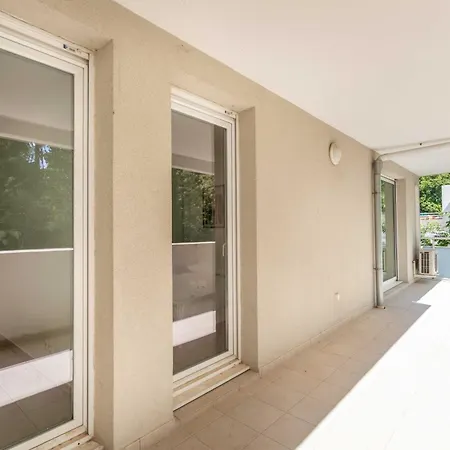 2 Bedroom With Balcony 10th Arr Апартаменты *